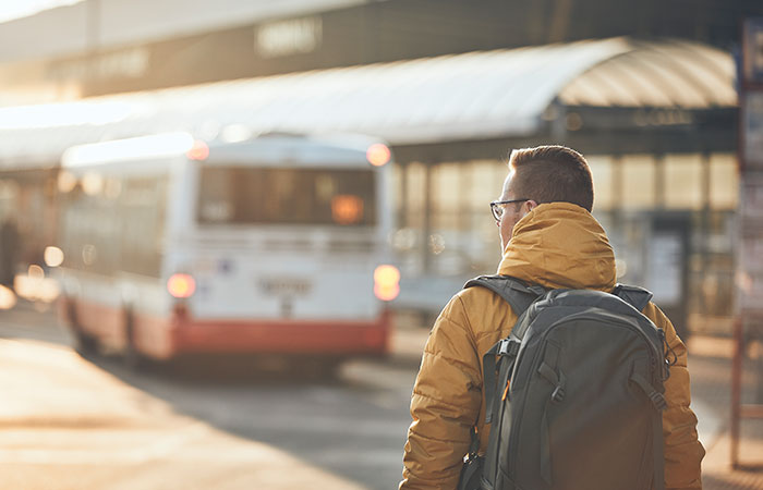 Se puede viajar en autobus sin INE