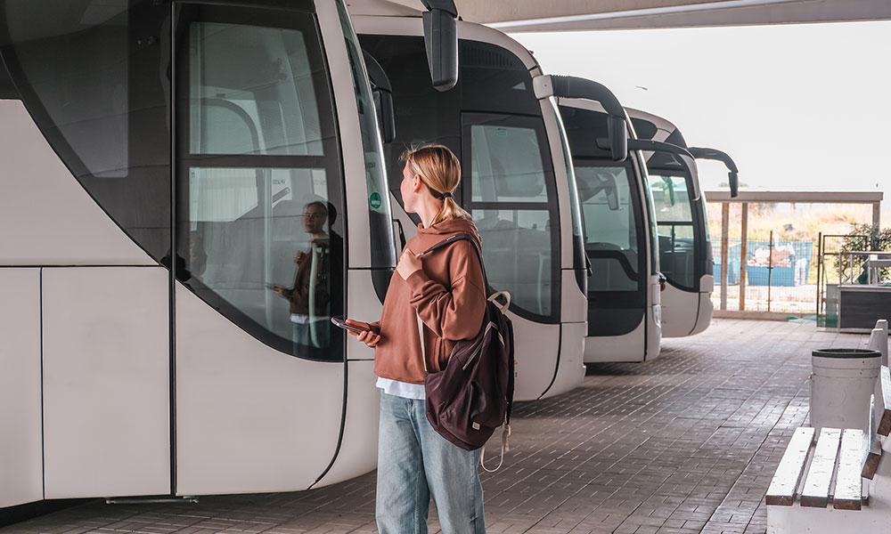 Se puede viajar en autobus sin INE