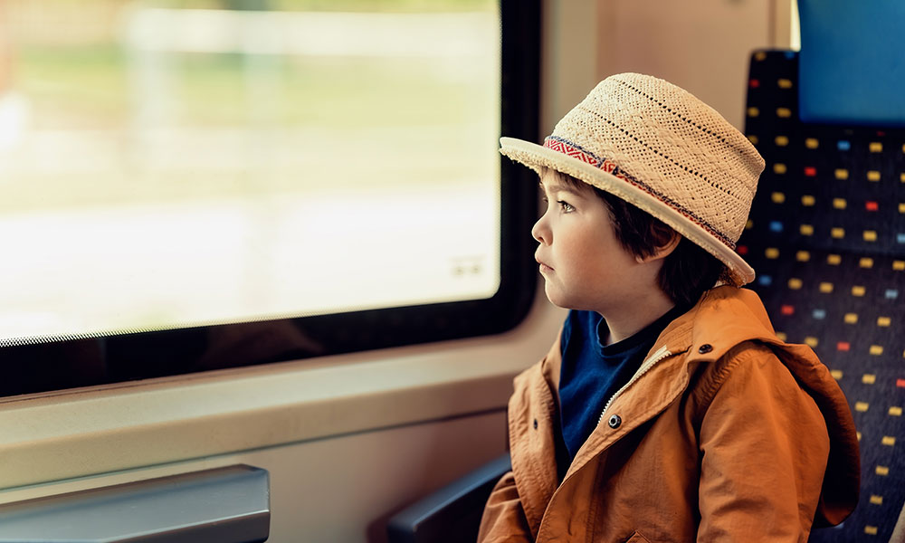 un menor puede viajar solo en autobus