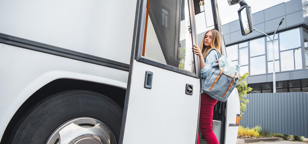 a que edad se puede viajar solo en autobus