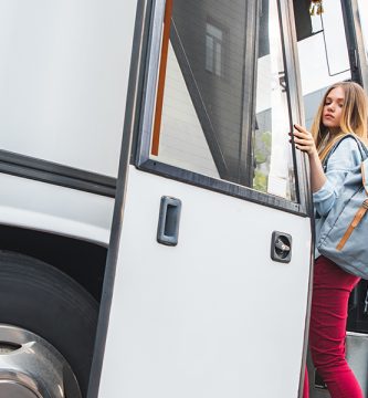 a que edad se puede viajar solo en autobus