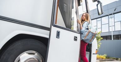a que edad se puede viajar solo en autobus