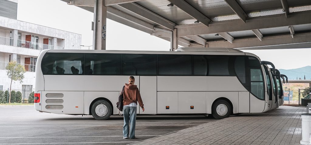 como vestir para viajar en autobus