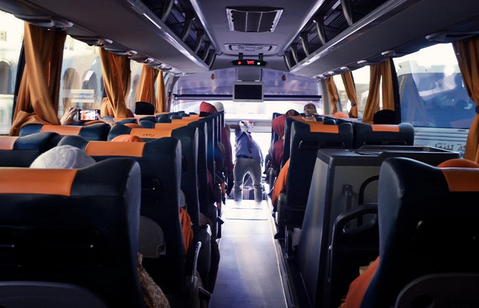 Cómo dormir mejor en viajes largos en autobús: guía práctica